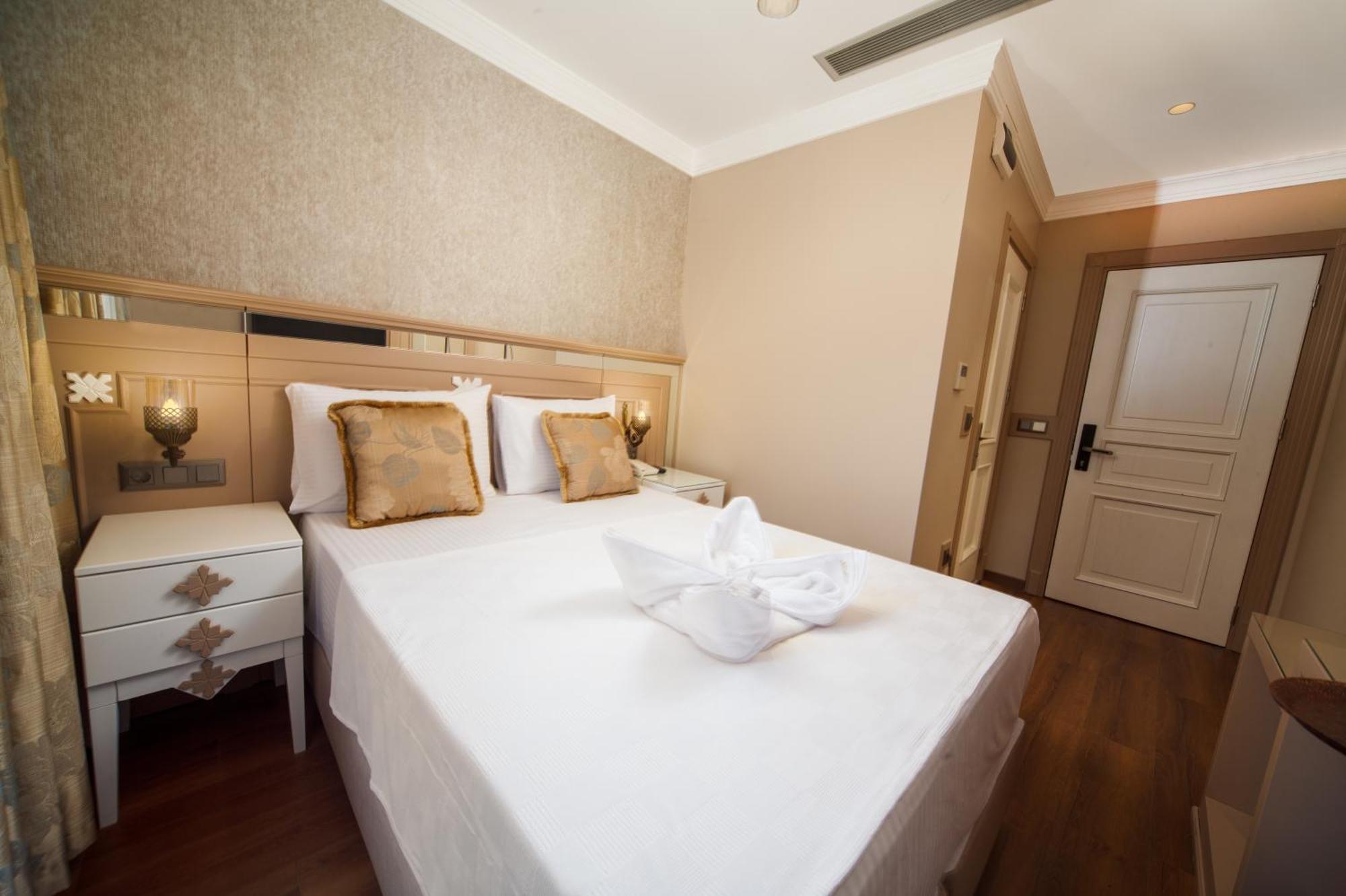 Belmond Hotel Istanbul Exterior photo